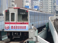 大阪市交通局御堂筋線10系に施されたマルハンのラッピング