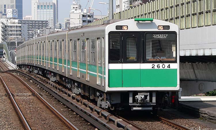 大阪メトロ20系 2604F　九条駅にて