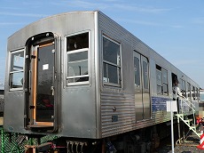 221系、おなじみの表情です。
