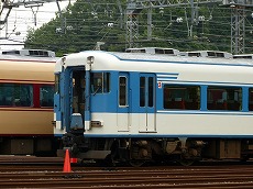 撮影会が終了し、青山町車庫へ戻る最中、18400系は貫通扉を開けていました。