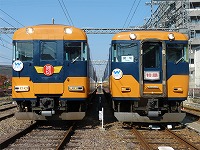 そして一番先頭へ。両編成が順光で撮れました！全灯点灯、ＨＭ掲出、かっこいい！！