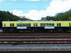 5200系のサイドビュー。横から見ると2250系の現代版のようにもみえますね。