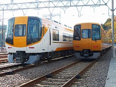 両編成の並びを後ろから撮影。