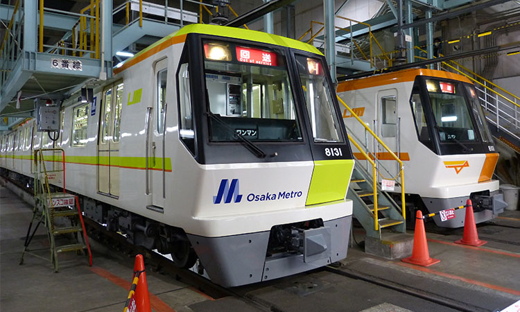 鶴見検車場で展示された80系