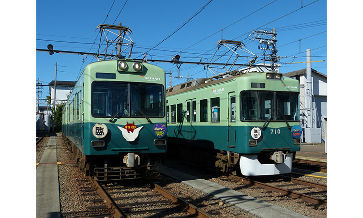 原色で並ぶ600形と700形