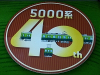 少しアングルを変えて、5扉全開時の車内の様子です。