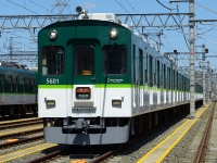 行先方向幕は【急行 ｜淀屋橋】、ヘッドマークはなし。5000系の急行は昔見かけた記憶があります。昼間淀屋橋～枚方市のみを走ってた時代です。