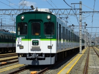 行先方向幕は【区間急行 ｜樟葉】、ヘッドマークは『後部2両女学生優先車両』