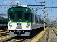 行先方向幕は【区間急行 ｜樟葉】、ヘッドマークは『後部2両女学生優先車両』とありがとう5000系のW掲出