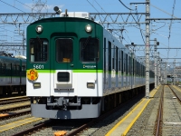 2枚目・・行先方向幕は【 ｜ 】、ヘッドマークは淀屋橋～守口の急行（背景黄地）