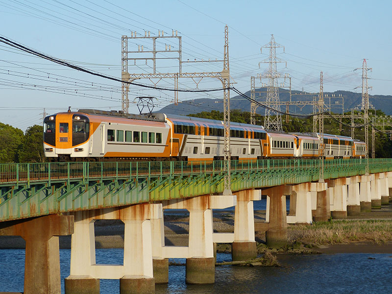 近鉄30000系ビスタカー重連