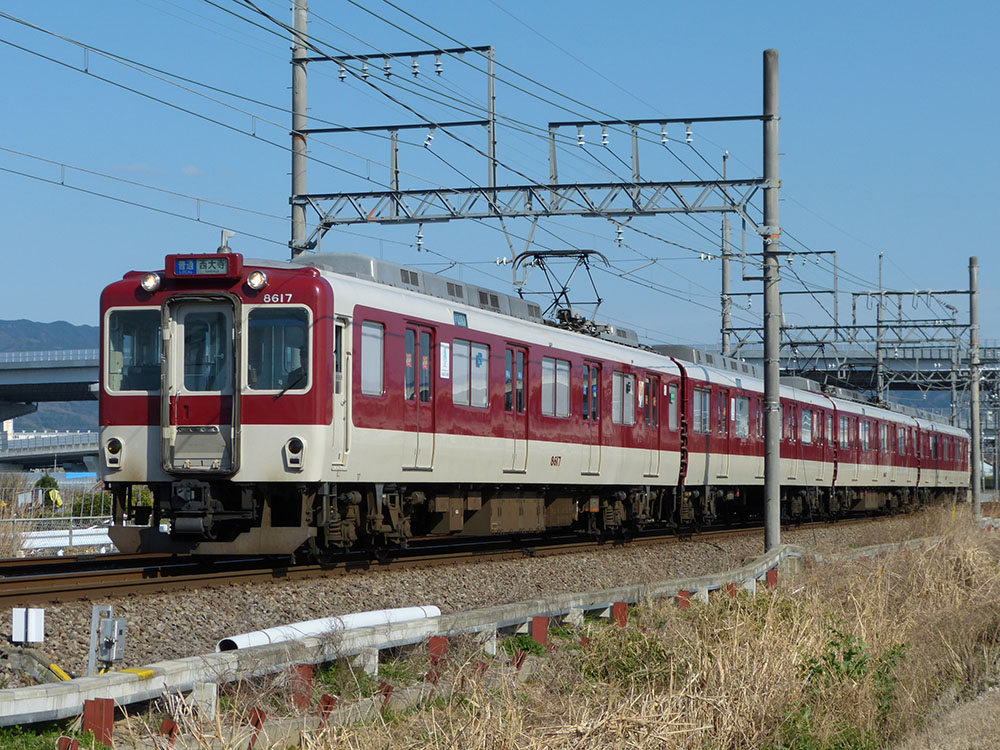 近鉄天理線を走行する8600系8617Fによる大和西大寺行き普通