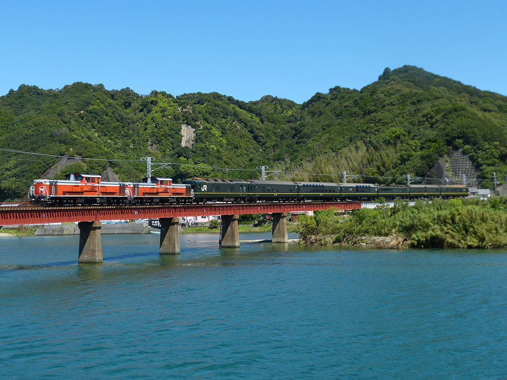 2014年に運転された、紀勢本線特別なトワイライトエクスプレス号。