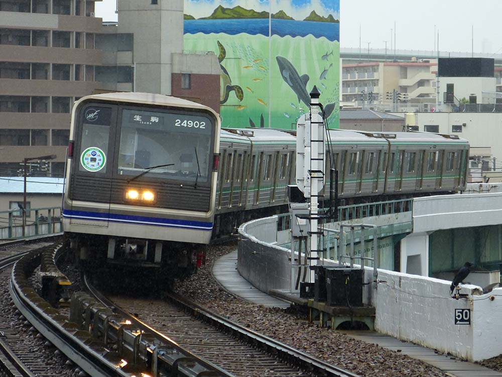 中央線24系「Osaka Point」ラッピング編成　 朝潮橋駅にて