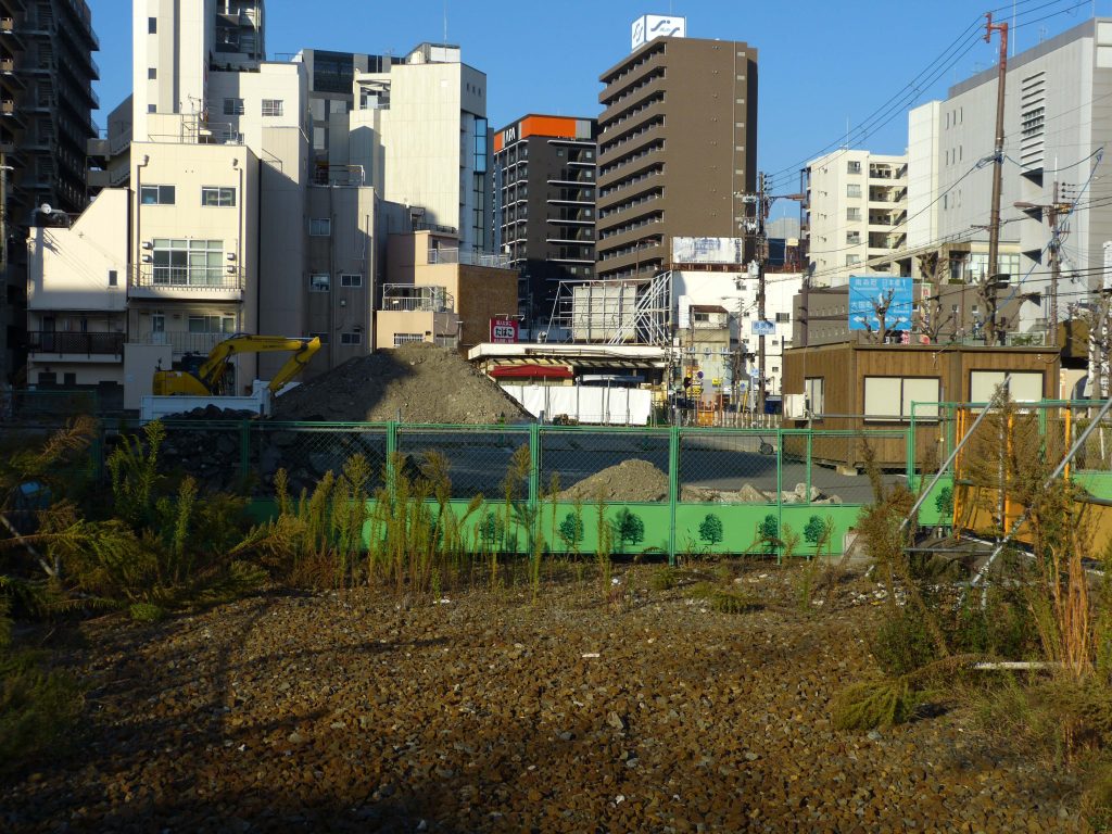 手つかずの旧阪堺恵美須町駅構内（南側）