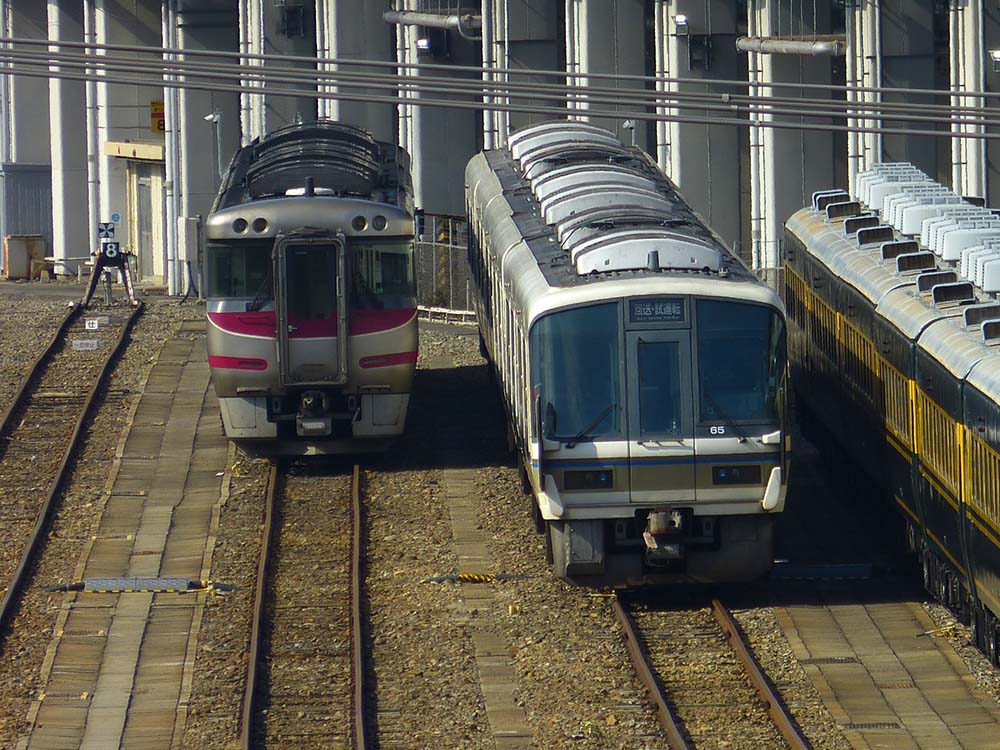JR西日本】宮原支所留置中の221系の様子（2022年２月） | Railway