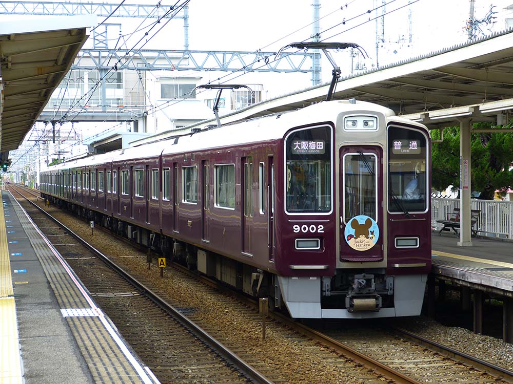 阪急「くまのがっこう」ヘッドマーク　神戸線バージョンを掲出した9000系9002F