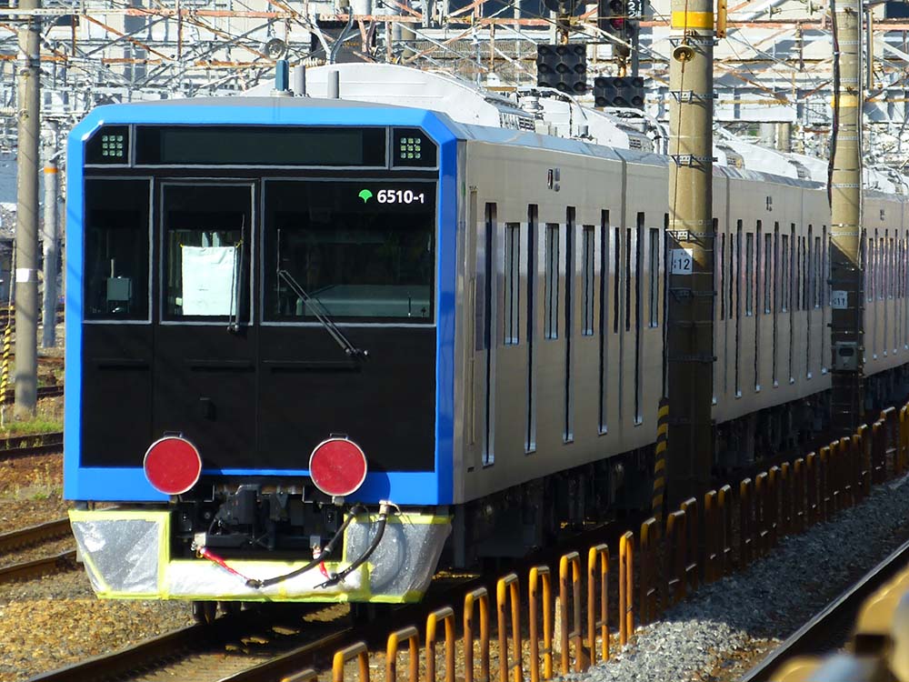 甲種輸送される都営三田線用新型車両6500形第10編成
