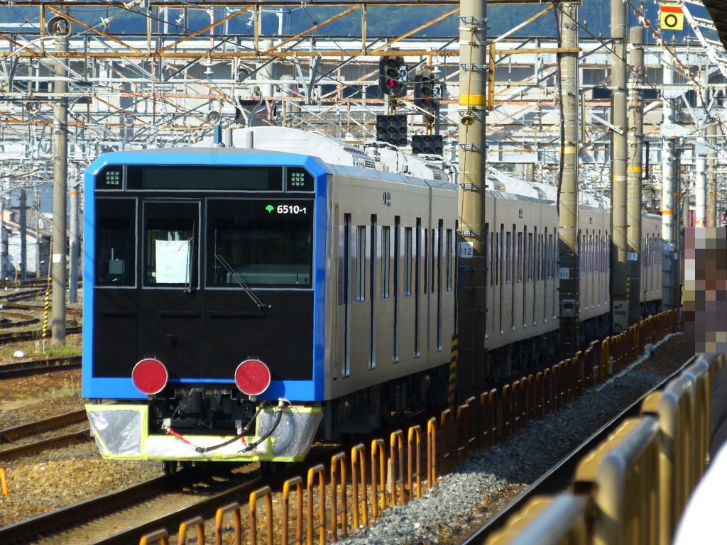 甲種輸送される都営三田線用新型車両6500形第10編成