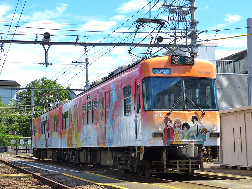 『京阪電車x響け！ユーフォニアム2022』ラッピング電車618号車（山側）