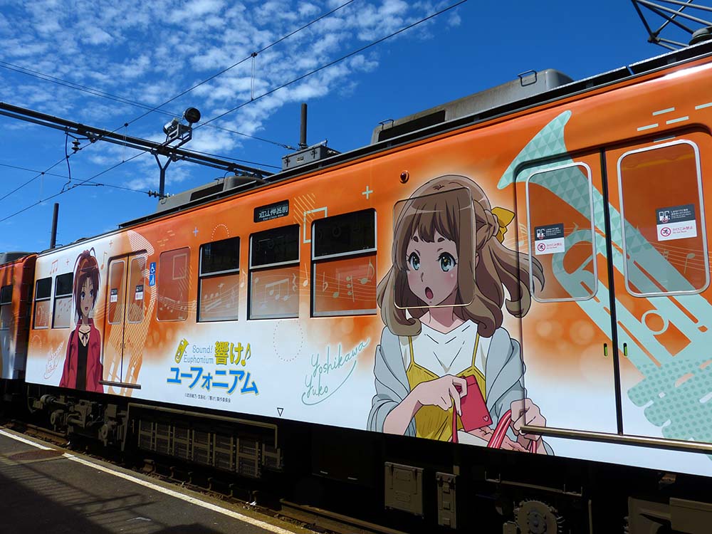 『京阪電車x響け！ユーフォニアム2022』ラッピング電車617号車湖側