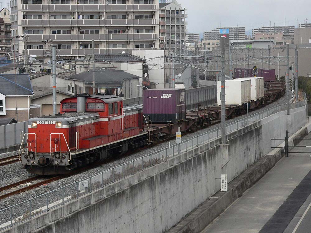 DD51 757牽引の貨物列車