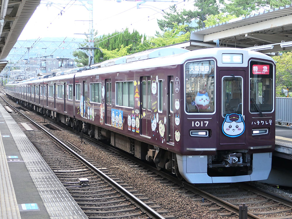 ちいかわの装飾列車となった阪急1000系1017F