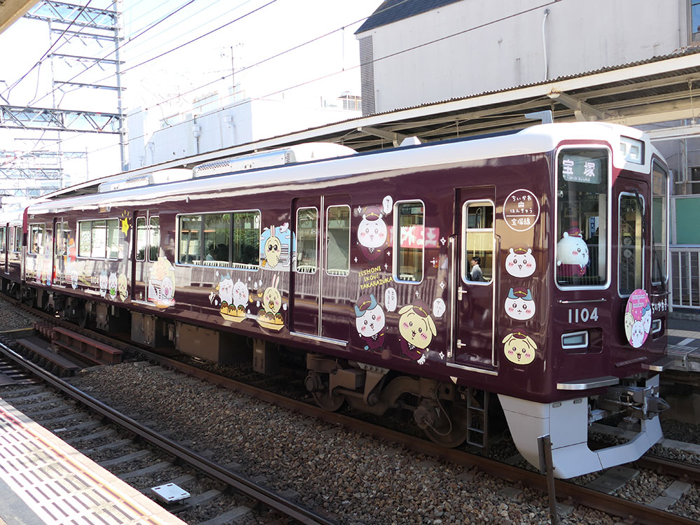 ちいかわの装飾列車となった阪急1000系1004F