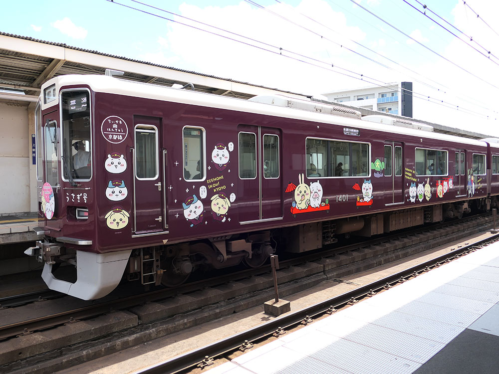 ちいかわの装飾列車となった阪急1300系1301F
