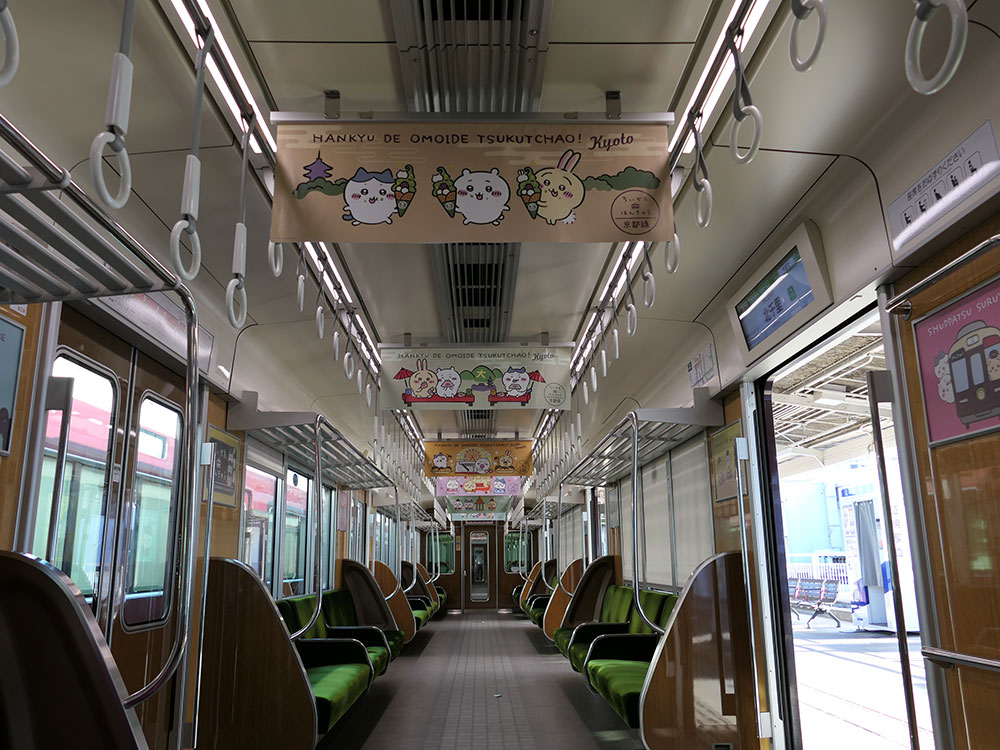 阪急電鉄×ちいかわの装飾列車の車内