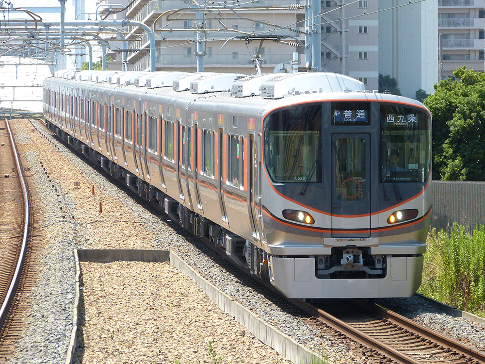 JR大阪環状線・ゆめ咲線を走行する323系