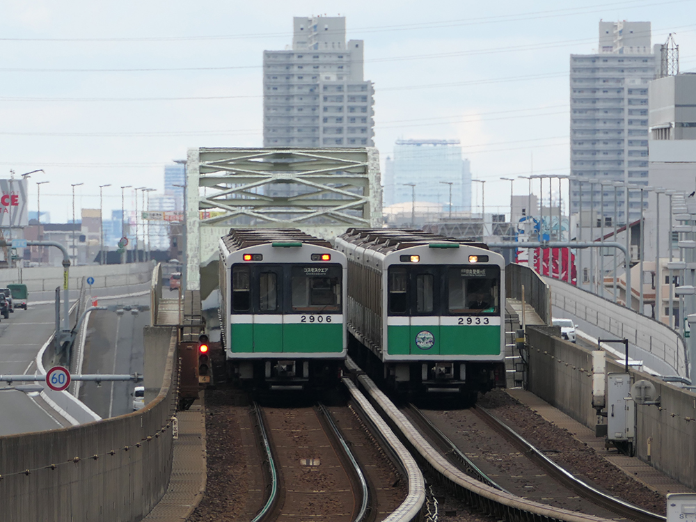 新石切駅で並ぶ大阪メトロ20系