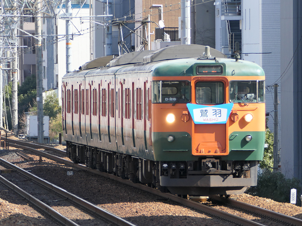 JRさくら夙川駅を通過するする115系団臨の回送