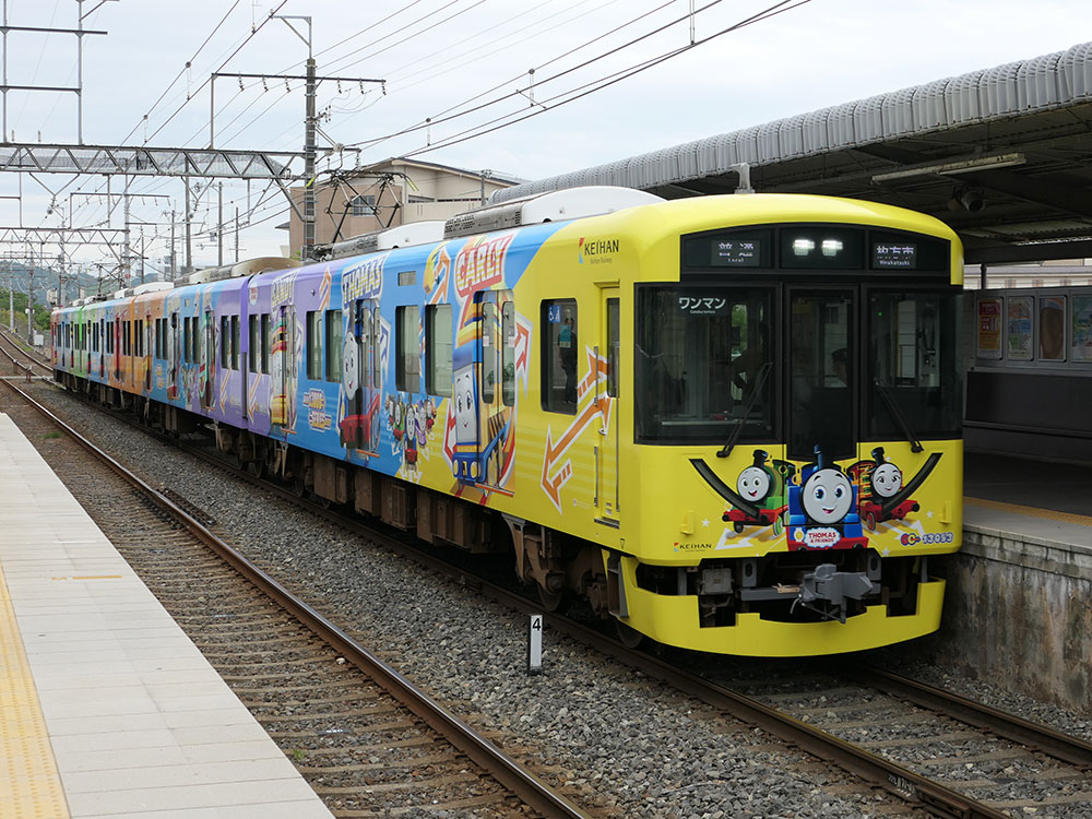 京阪電車きかんしゃトーマスラッピング編成　13000系 13003F