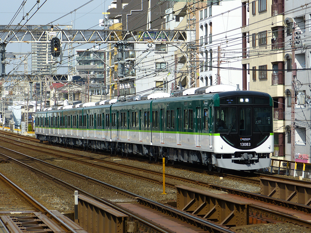 京阪13000系6両編成