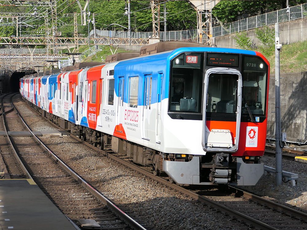 近鉄9820系大阪・関西万博ラッピング編成