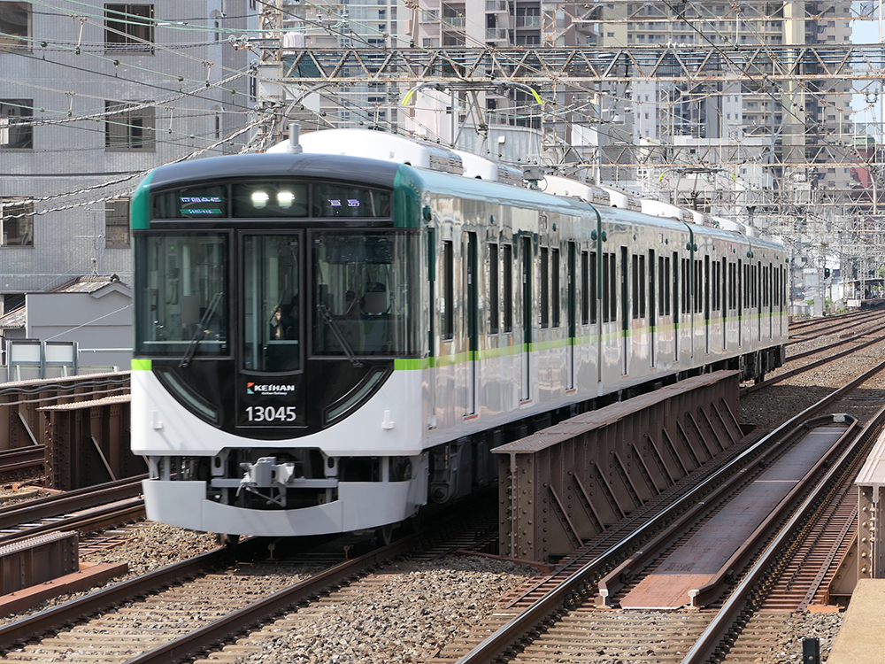 13000系4連の区間急行
