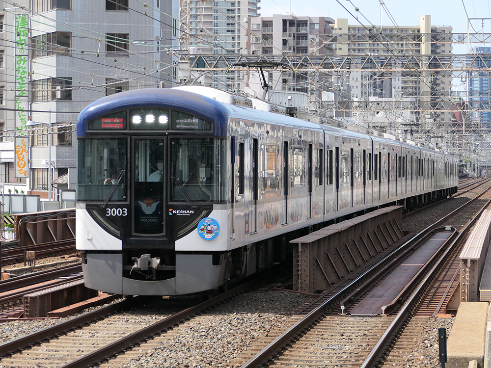 3000系トーマスラッピングの特急