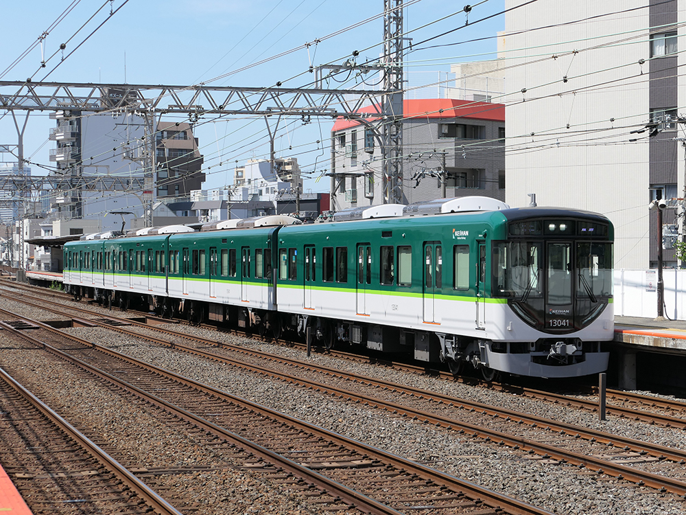 13000系4連の普通