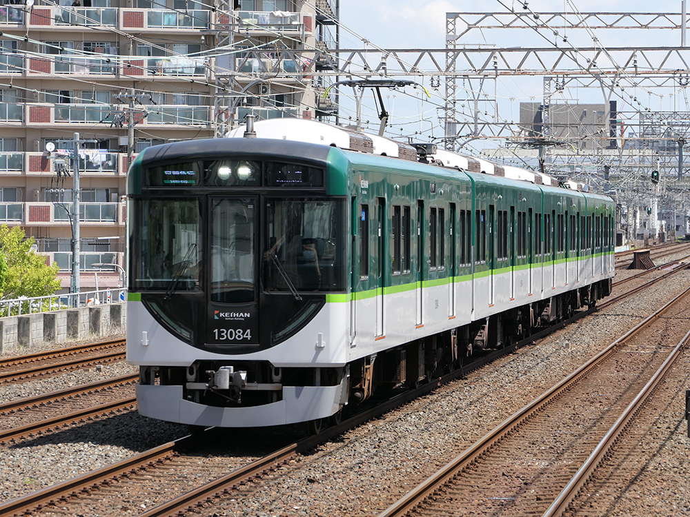 13000系4連の区間急行
