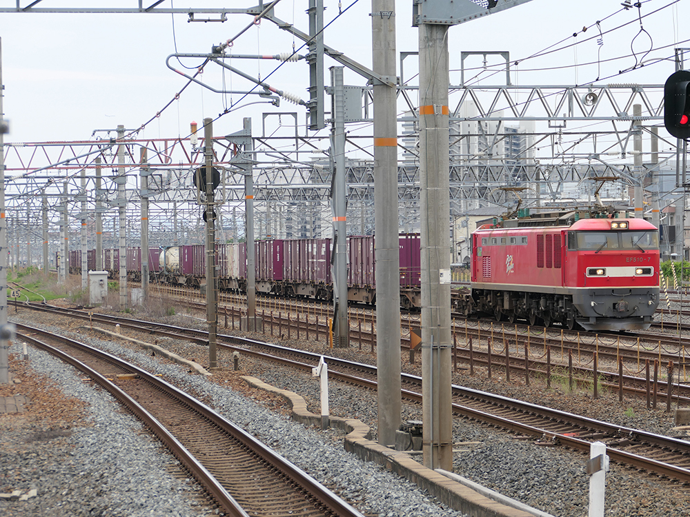 EF510牽引貨物列車