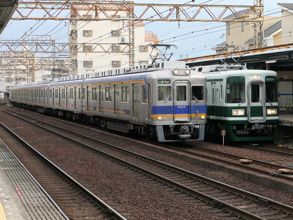南海10000系 復元塗装編成　10004Fと並ぶ6300系